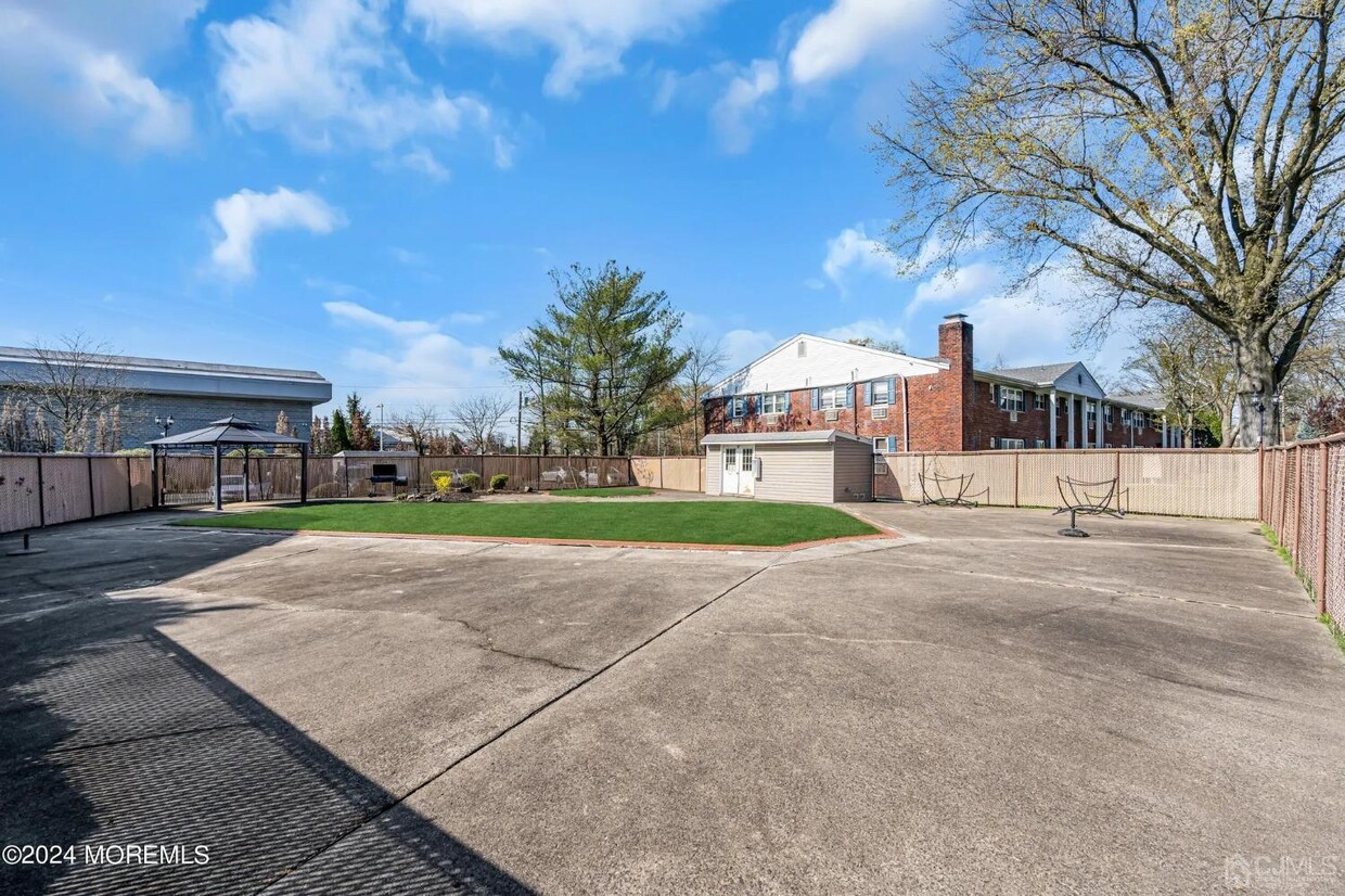 32 Woodedge Ave Unit 5, Edison, NJ 08817 Condo for Rent in Edison, NJ