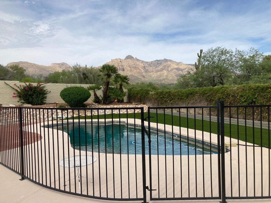 Primary Photo - Pool & Mountain Views!