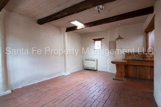 Building Photo - Downtown 1 bedroom loft in a private compound