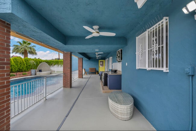 Building Photo - 1601 Eaton Dr