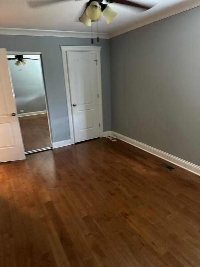 Building Photo - 1465 Cove Dr