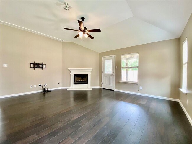 Foto del edificio - 411 Pecan Grove Dr