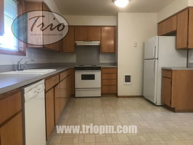 Building Photo - Cute 3 BR 1BTH home with garage