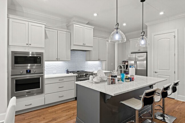 Building Photo - Immaculate 4 BR/3 BA Home in Croasdaile Fa...