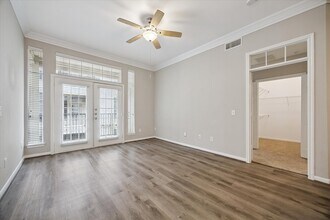 Building Photo - 5353 Memorial Dr