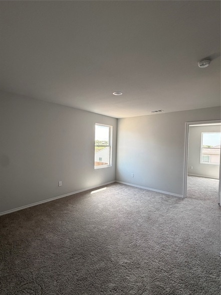 Building Photo - 516 Quail Mdws Dr