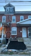 Building Photo - 122 S Spruce St