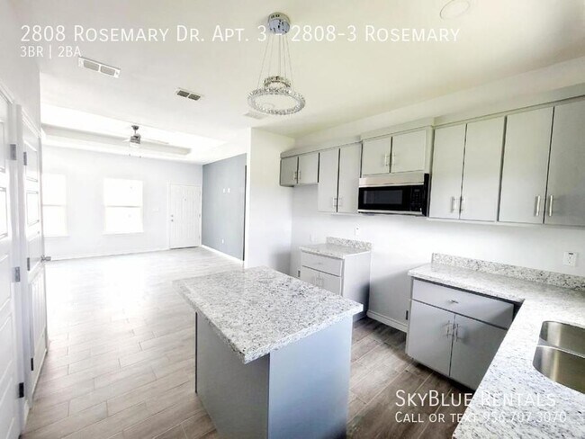 Foto del edificio - 2808 Rosemary Dr