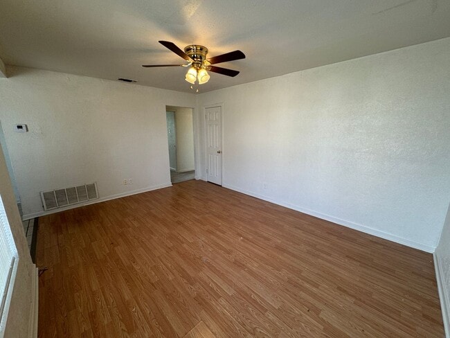 Building Photo - 812-812 Estelle Ave