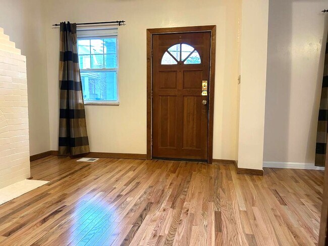 Foto del edificio - 1527 Orangewood Ave