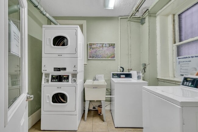 Building Photo - 362 Commonwealth Ave