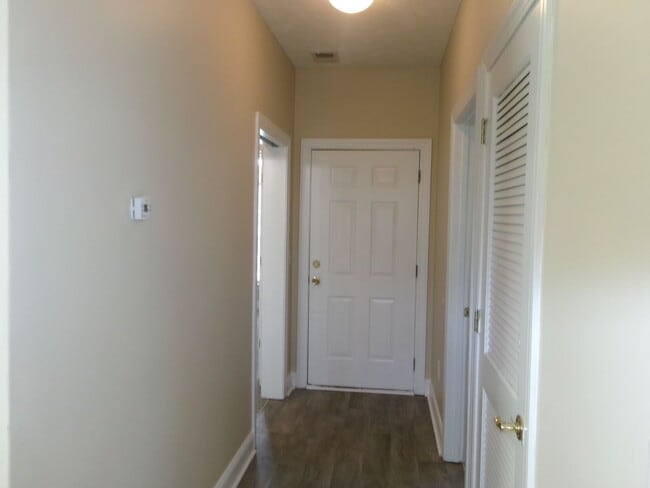Building Photo - 110 Fountain Pointe Ln