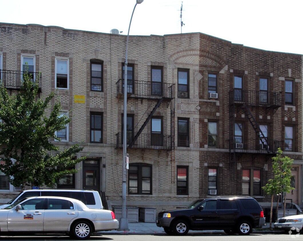 Foto principal - 1857 Coney Island Ave