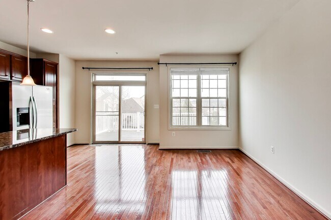 Building Photo - Beautiful Garage Townhouse in Poplar Run - Minutes to Glenmont METRO & I-200!