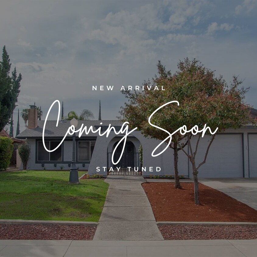 Foto del edificio - "Charming 3-Bedroom Retreat with 2 Full Baths in Prime Visalia Location - 1,594 Sq. Ft. of Comfor...