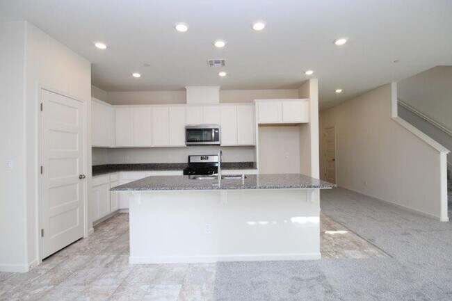 Foto del edificio - 3 Bed Home in Gated Elk Grove Community