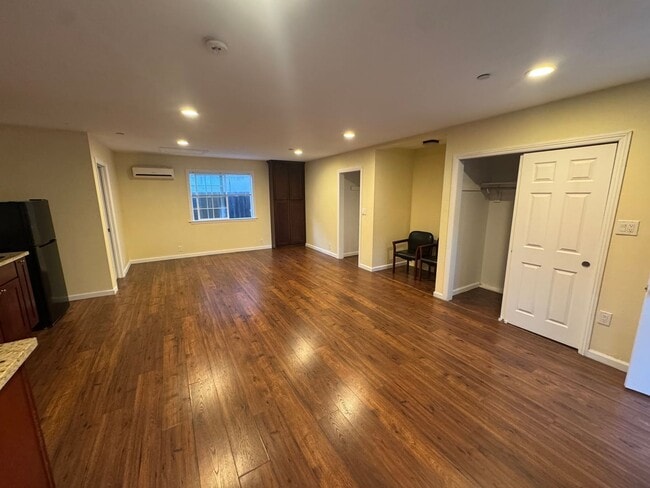 Building Photo - Charming Studio ADU Rental Property in Fre...