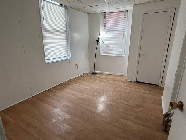 Building Photo - 14 Monument Sq