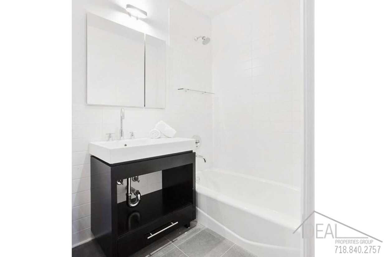 Building Photo - 18 Washington St