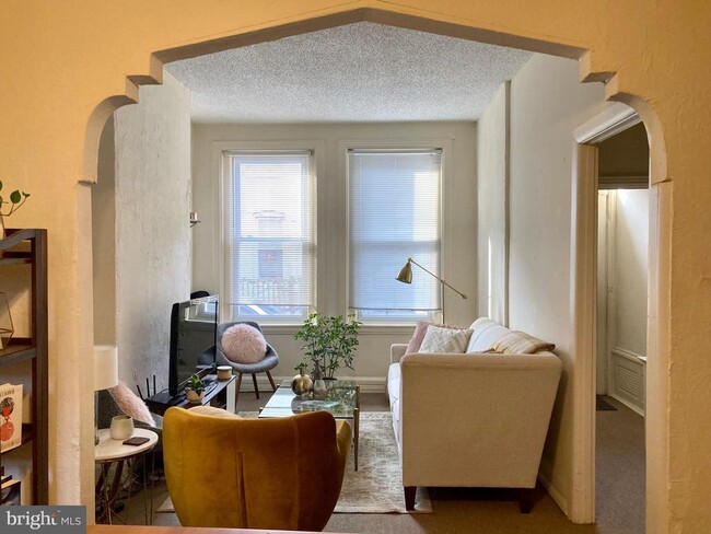 Foto del edificio - 1321 N Hollywood St
