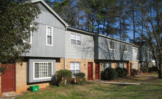 Building Photo - Woodridge Townhouse Apartments