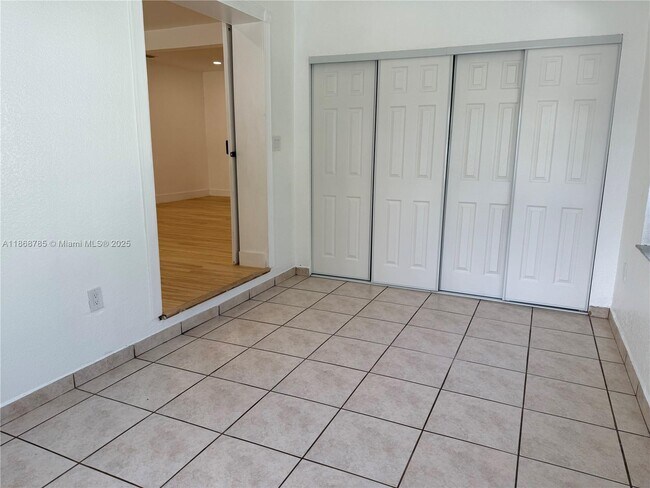 Foto del edificio - 4340 SW 15th St