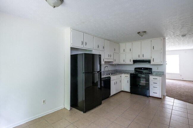 Foto del edificio - 8165 Magnolia Dr