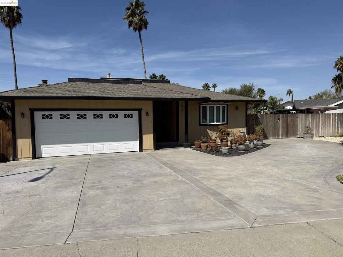Foto principal - 1370 Willow Lake Rd