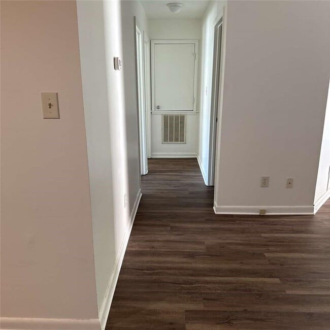 Foto del edificio - 1128 Southwood Dr