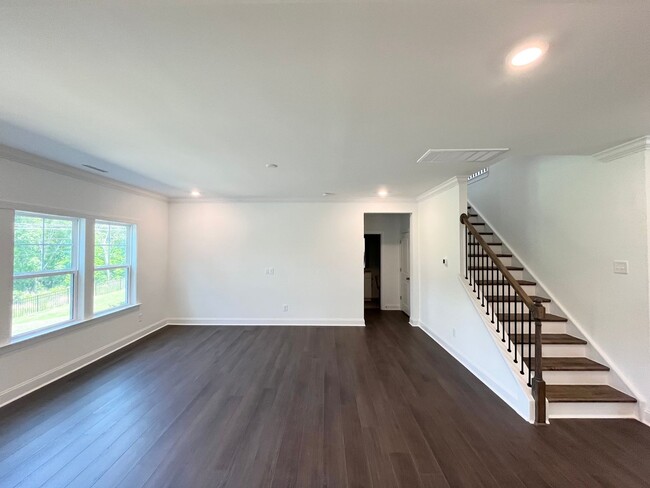Building Photo - Spacious 5BD, 3BA Knightdale Home with Mod...