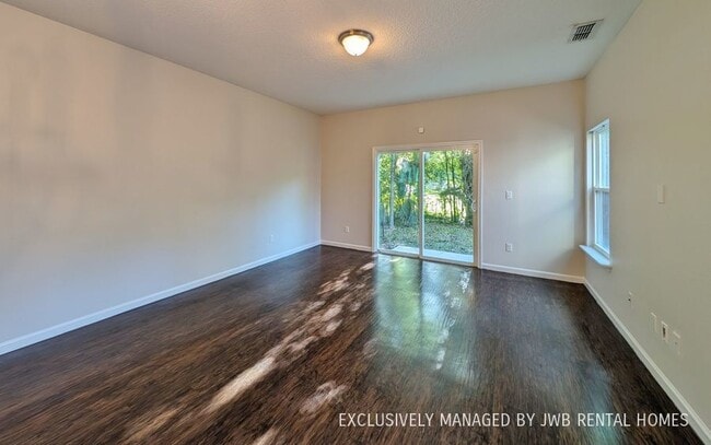 Building Photo - 1273 Mull St