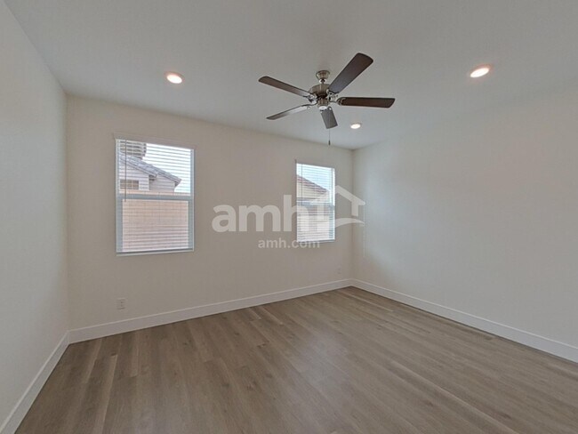 Foto del edificio - 889 English Primrose St