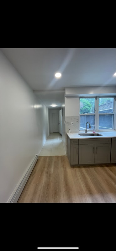 Building Photo - 2957 Shore Pkwy