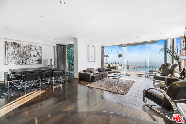 Foto del edificio - 1742 Viewmont Dr