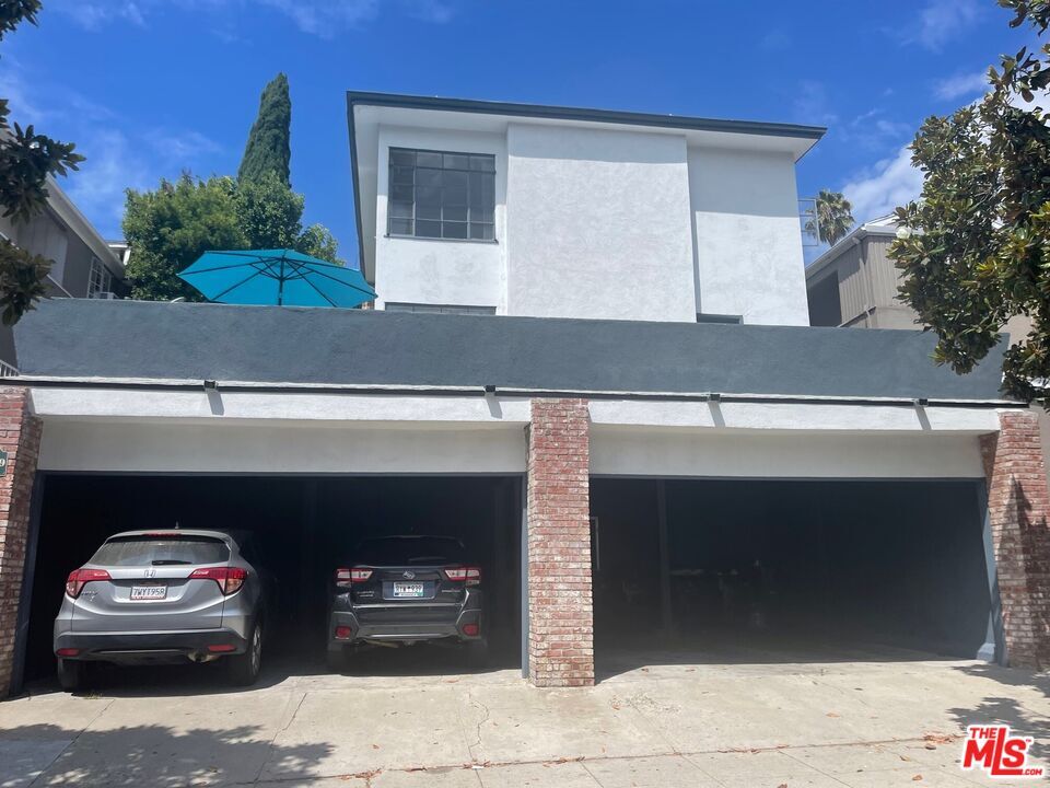 Foto principal - 1839 S Beverly Glen Blvd