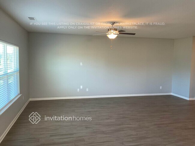 Building Photo - 649 Gleaner Wy