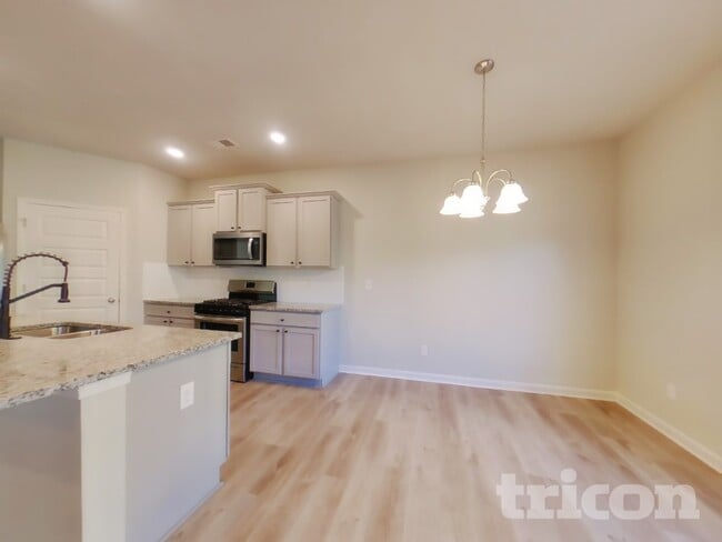 Building Photo - 767 Humphry Dr