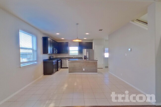 Foto del edificio - 240 Dragon Ridge Rd