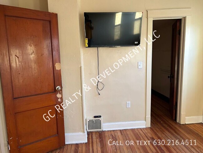 Foto del edificio - 10225 S Perry Ave