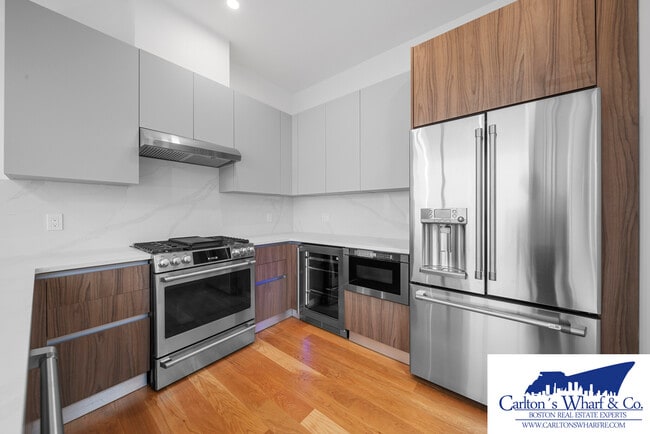 Building Photo - 218 Old Colony Ave