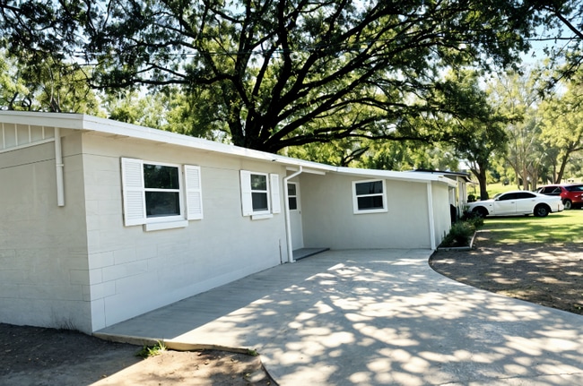 Building Photo - 2235 Looking Glass Ln