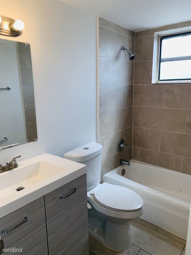 Foto del edificio - 1 br, 1 bath  - 580 NE 127th St 31