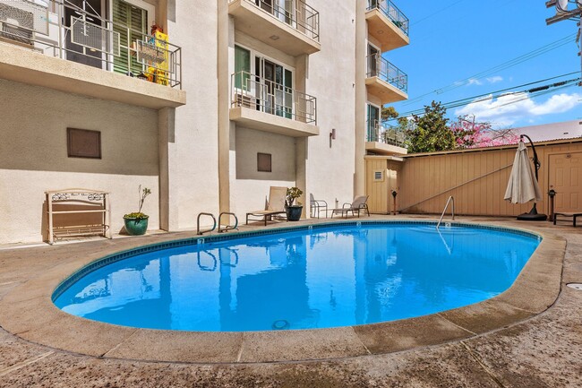 Building Photo - Beautiful & Spacious 1BD/1BA Condo - Walk ...