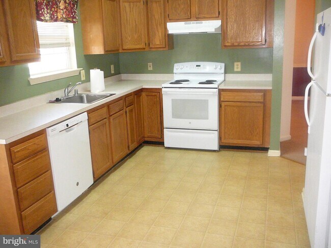Building Photo - 12 Regency Dr