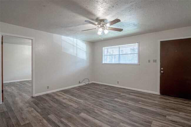 Foto del edificio - 120 McAdams Ln