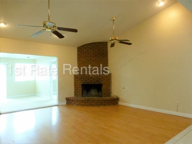 Building Photo - Amazing Horse Property in Riverside