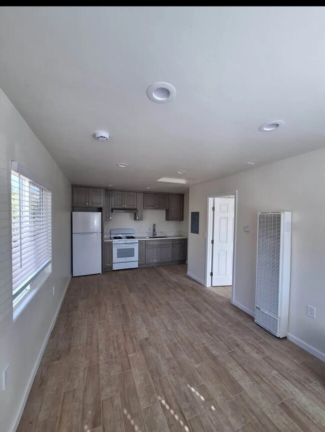 Building Photo - 853 Harper Ct