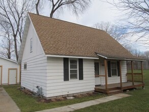 Building Photo - 1883 Field Ave