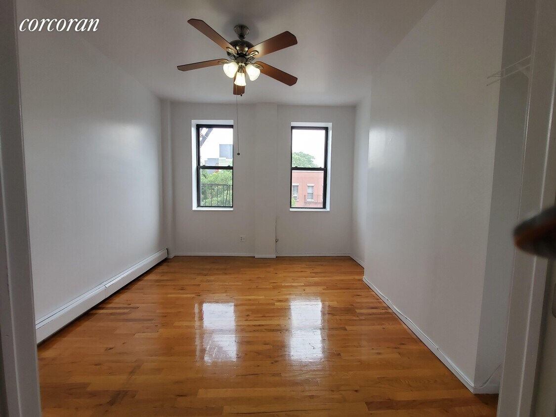 Foto principal - 221 Franklin St