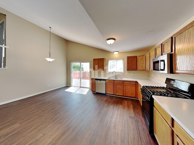 Foto del edificio - 816 Shorewood Dr